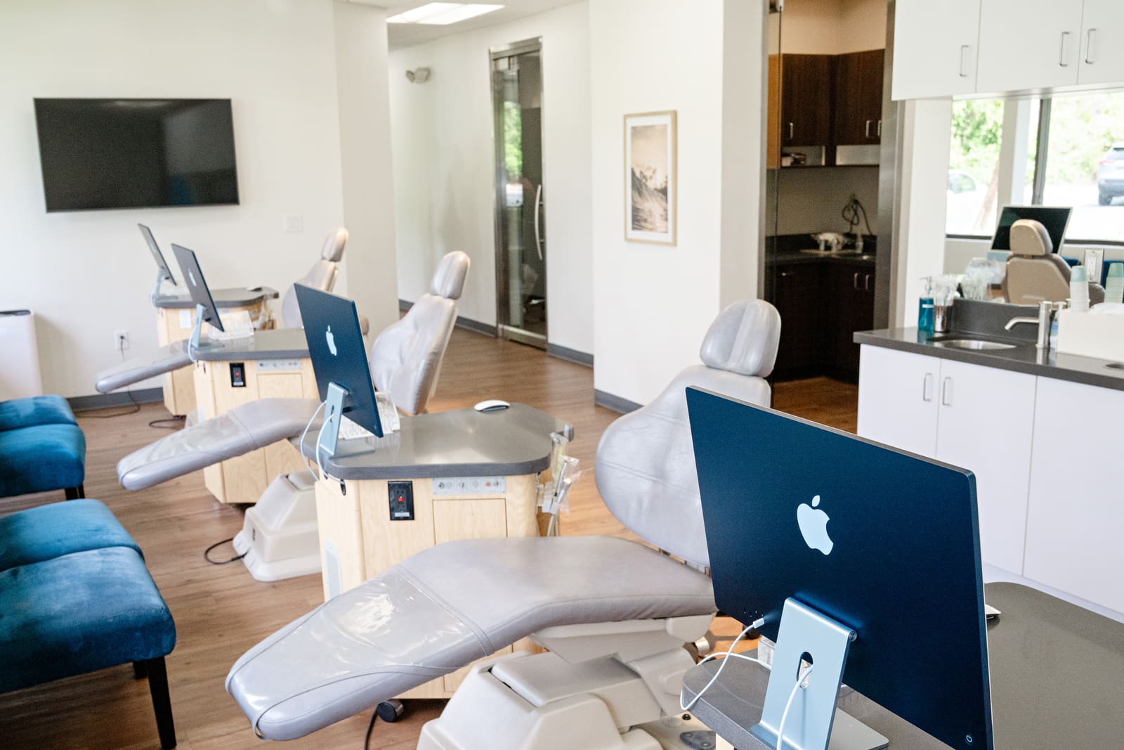 The open treatment bay at the Kinser Orthodontics Laguna Beach office